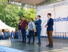 Выступление команды КВН ИГУ «Молодые люди».