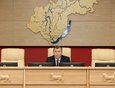 Начал заседание председатель облизбирком Илья Дмитриев, поскольку спикера еще не избрали.