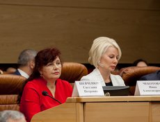 Светлана Шевченко, КПРФ, и Нина Чекотова, «Единая Россия».