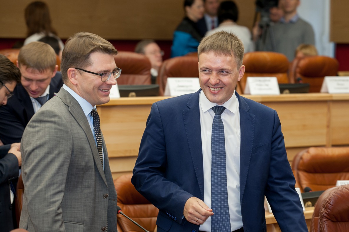 Евгений Орачевский, глава минэкономразвития региона, и Артем Лобков, «Единая Россия».