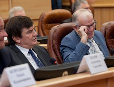 Александр Битаров, «Гражданская платформа», и Сергей Бренюк, КПРФ.
