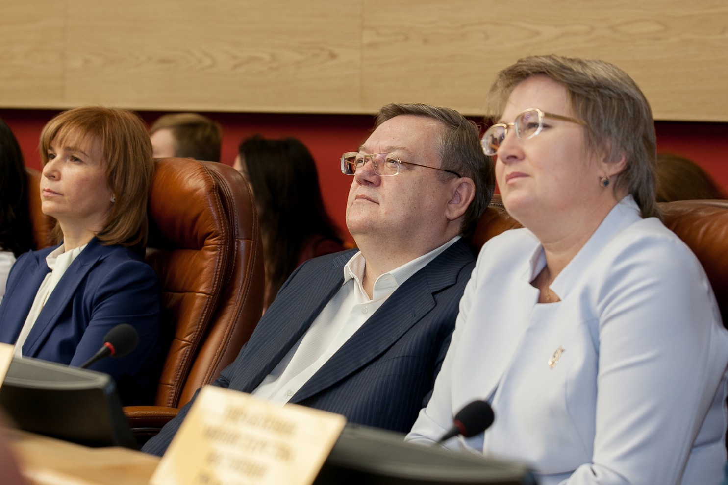 Омбудсмен Виктор Игнатенко и детский омбудсмен Светлана Семёнова.