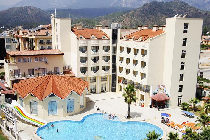 Larissa Inn Hotel 4*