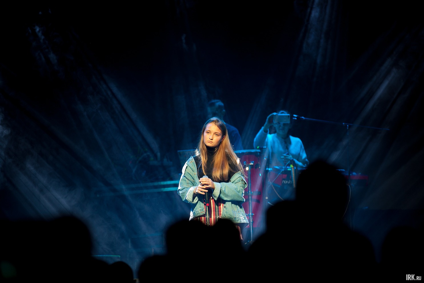 Егор Крид пригласил на сцену иркутскую исполнительницу и автора песен Алису Трифонову - победительницу KFC Battle.