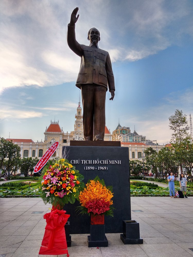 Хо Ши Мин — основатель Коммунистической партии Вьетнама, вождь вьетнамской революции и первый президент Демократической Республики Вьетнам