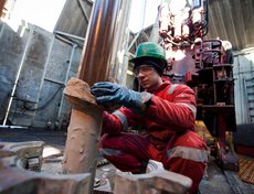 Бурение скважины.