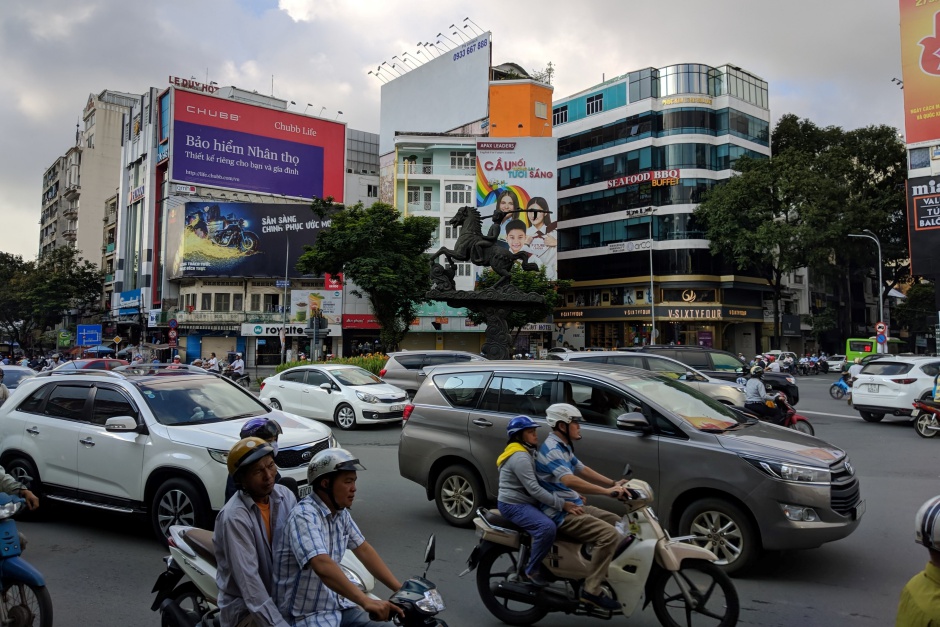 В семь утра жизнь в Сайгоне кипит