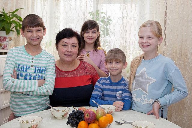 Людмила и дети — Серёжа, Соня, Дима и Люда