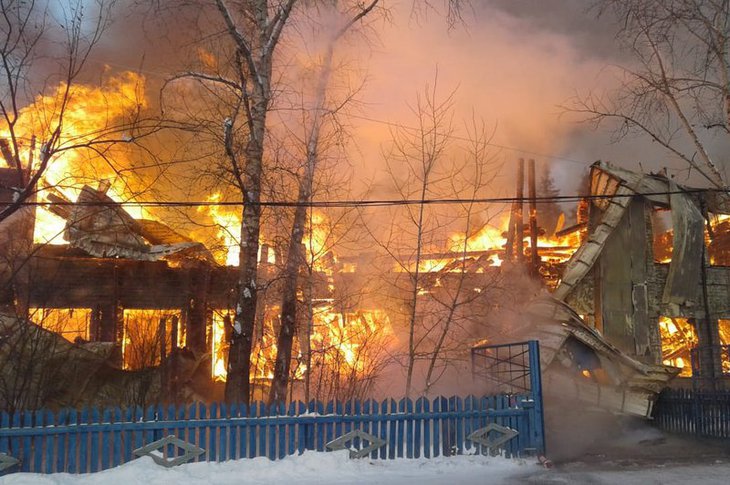 Пожар в школе поселка Алексеевск. Фото с сайта vk.com