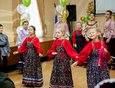 Детский фольклорный коллектив «Кудесы» из Хомутово исполнил песню «Полно нам горе горевати»