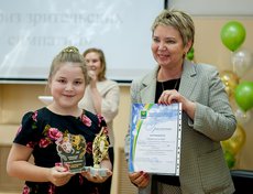 Ирина Кулыняк из Голоустного получила приз зрительских симпатий по итогам районного конкурса театральных коллективов «В гостях у Мельпомены»