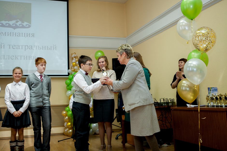 Награды вручила председатель комитета по социальной политике администрации Иркутского района Екатерина Михайлова