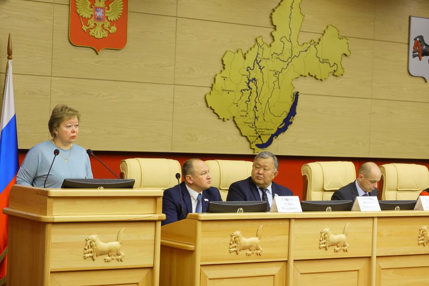 За трибуной Елена Михайлова За трибуной Елена Михайлова