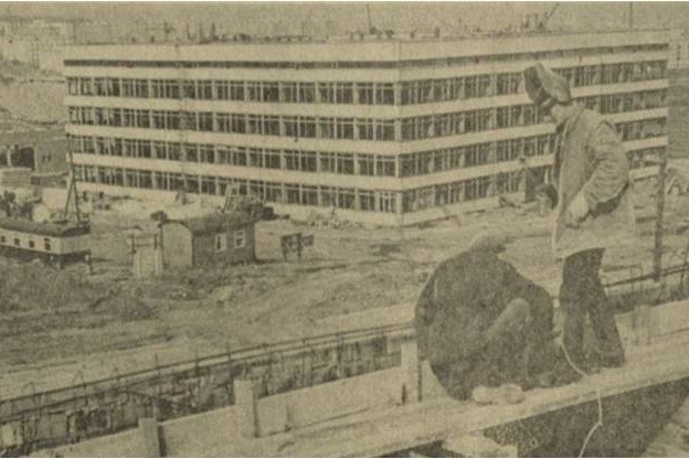 Строительство университетского комплекса. Фото Виталия Белоколодова Строительство университетского комплекса. Фото Виталия Белоколодова