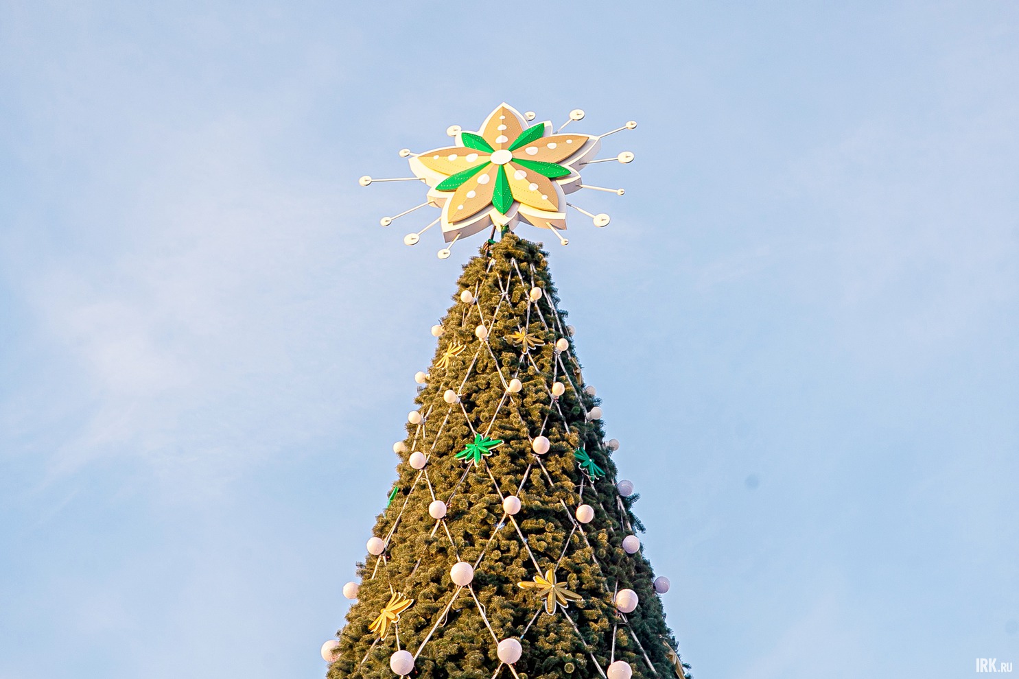 Гирлянды на елке зажгут  22 декабря, в субботу. Начало праздника в 17:00.