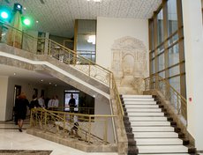 В ходе ремонта обновлен фасад здания, внутренняя отделка произведена с использованием современных технологий и дизайнерских решений.
