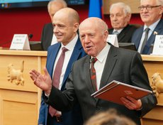 Сергей Сокол и Иван Зелент, председатель Заксобрания с 1993 по 2000 годы