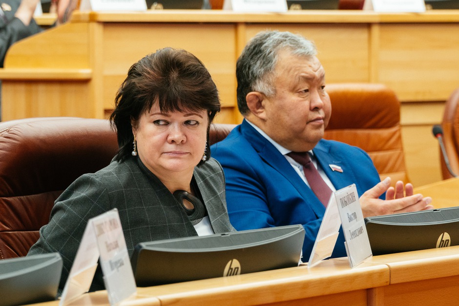 Вице-спикеры Ольга Носенко и Кузьма Алдаров
