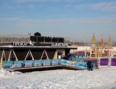 Можно взять коньки напрокат, переодеться в тепле, а после отогреться горячим чаем.