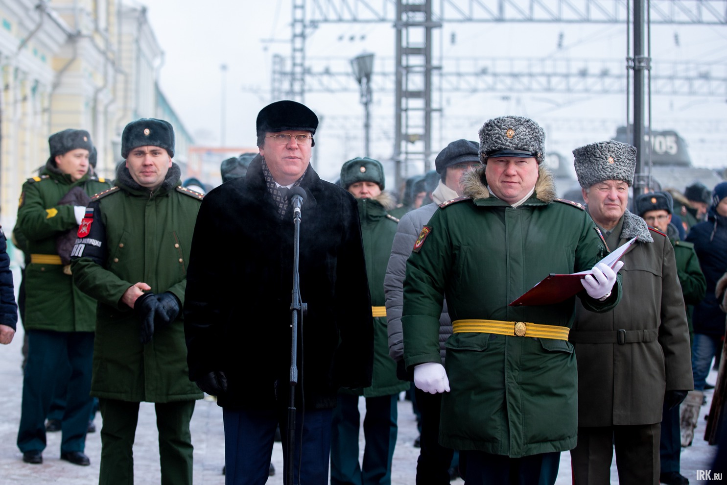 У микрофона Александр Парщиков, заместитель начальника дороги по взаимодействию с органами власти.