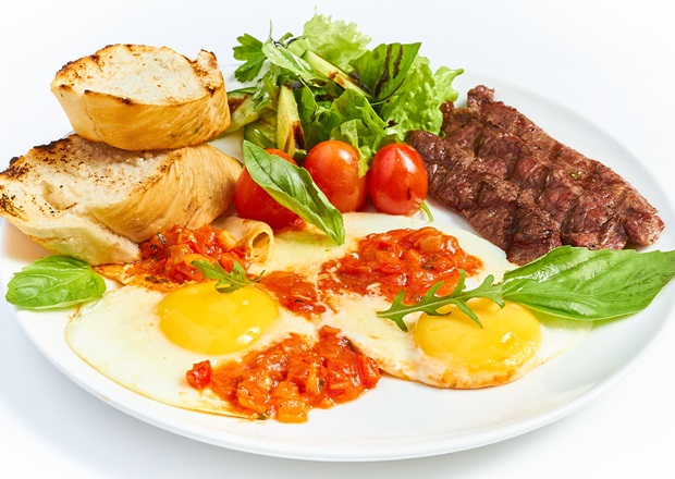 Завтрак с фланк-стейком