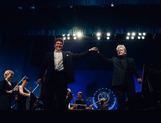 С 1998 по 2000 год работал дирижером в Teatro Filharmonico di Verona (Италия), в 1999-2000 годах – дирижёром Национальной оперы Македонии (город Скопле). До переезда в Иркутск был дирижером музыкального театра в Клайпеде (Литва).
