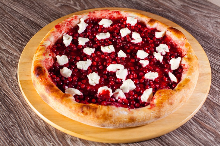 Пирог с брусникой, 350 рублей