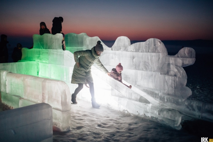 Ледяной комплекс на Байкале. Автор фото — Артем Моисеев