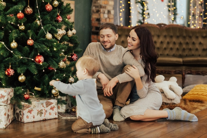 Семья Смотрит Новогодний Фильм Семья Смотрит Новогодний Фильм