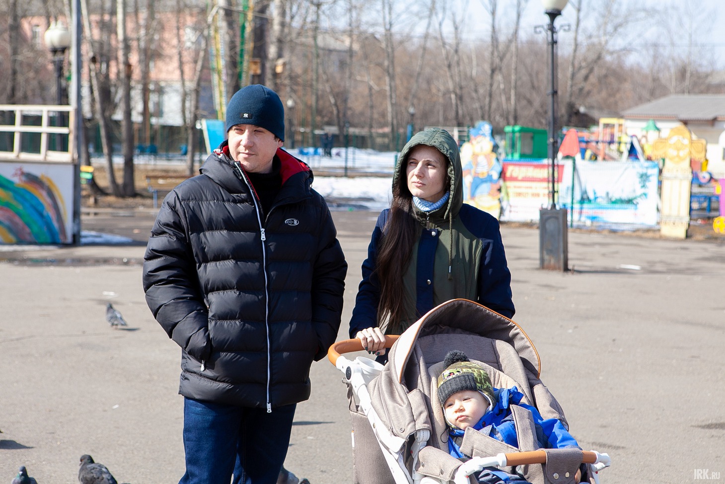Антон с супругой и ребенком