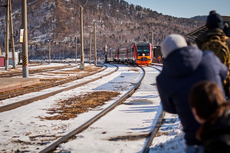 Прибытие экскурсионного поезда на станцию «Байкал»