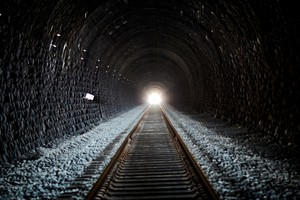 Самый длинный тоннель КБЖД просматривается насквозь.