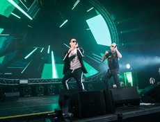 Неожиданным  подарком для слушателей стало выступление группы «Отпетые мошенники»