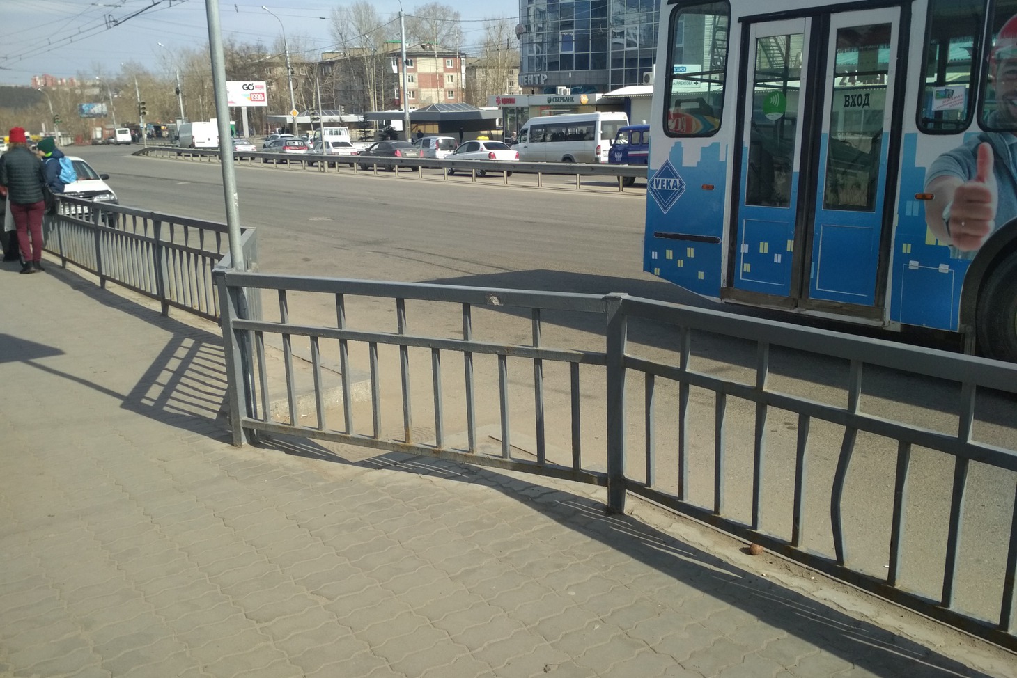 На Синюшиной горе ограждения были серыми. Фото предоставила местная жительница