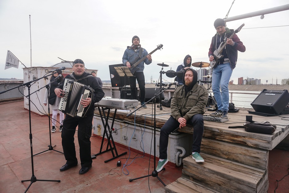 На палубе выступила иркутская группа «Роковая пристань».