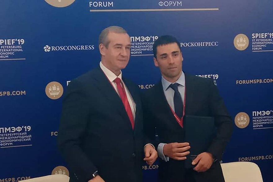 Сергей Левченко на ПМЭФ-2019. Фото из аккаунта губернатора в «Фейсбуке»