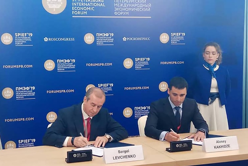 Сергей Левченко на ПМЭФ-2019-2019. Фото из аккаунта губернатора в «Фейсбуке»