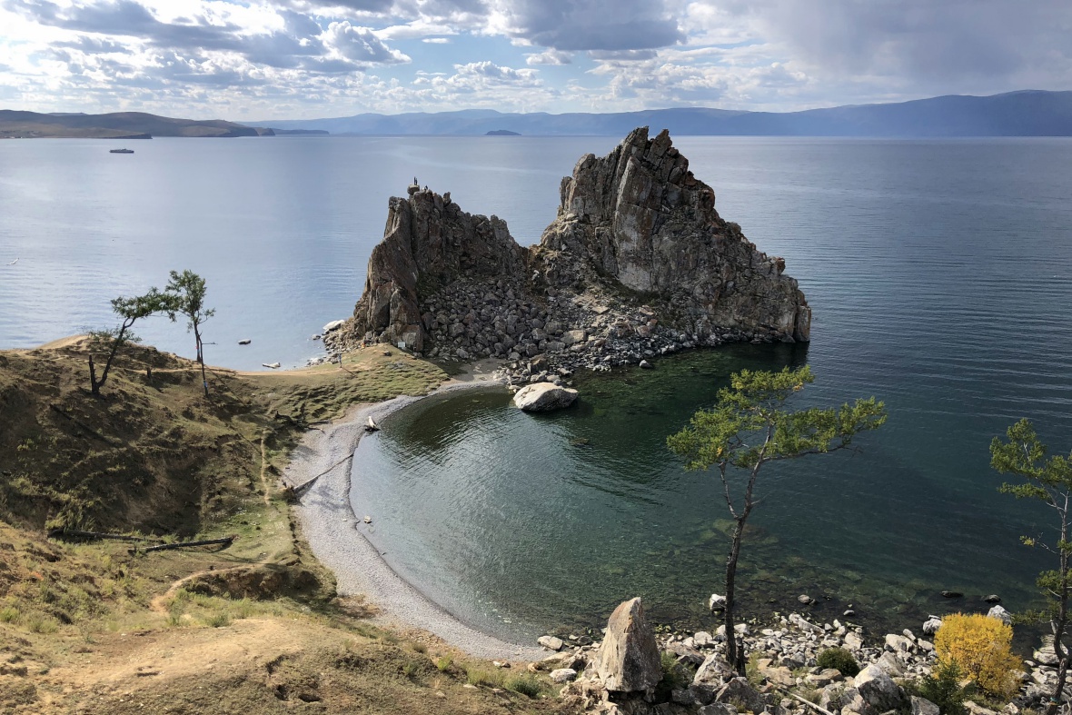 Скала Шаманка на Ольхоне. Фото ВСРП