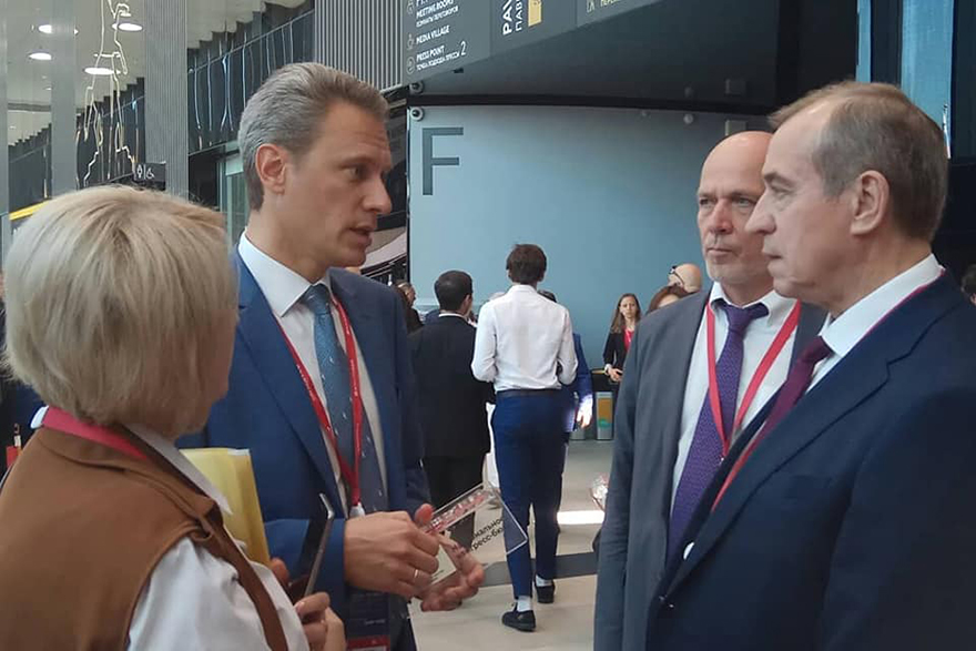 Сергей Левченко на ПМЭФ-2019. Фото из аккаунта губернатора в «Фейсбуке» Сергей Левченко на ПМЭФ-2019. Фото из аккаунта губернатора в «Фейсбуке»