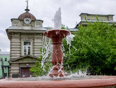 В Иркутске этим летом работает 14 фонтанов. Они создают ощущение прохлады в городе в самый зной.