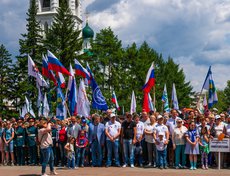 12 июня на площади у мемориала «Вечный огонь» состоялся митинг, посвящённый Дню России.