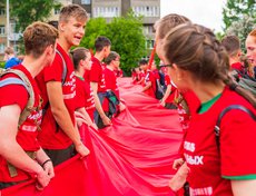 Традиционно после митинга состоялась акция «Живой флаг».