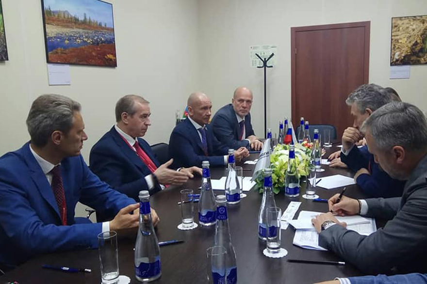 Сергей Левченко на ПМЭФ-2019. Фото из аккаунта губернатора в «Фейсбуке» Сергей Левченко на ПМЭФ-2019. Фото из аккаунта губернатора в «Фейсбуке»