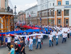Участие в торжественных мероприятиях приняли представители администрации города, общественного движения «Наш Иркутск», национально-культурных центров, общественники, ТОСы, военно-патриотические организации, студенческие коллективы.