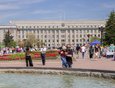 Сквер Кирова — одно из любимых мест для прогулок. Летом здесь всегда людно.