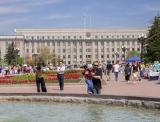 Сквер Кирова — одно из любимых мест для прогулок. Летом здесь всегда людно.
