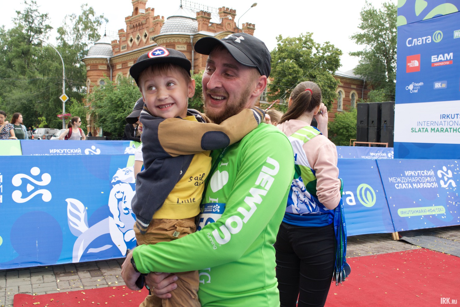 Некоторых участников на финише ждали всей семьёй.