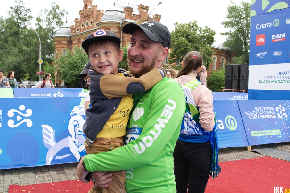 Некоторых участников на финише ждали всей семьёй.