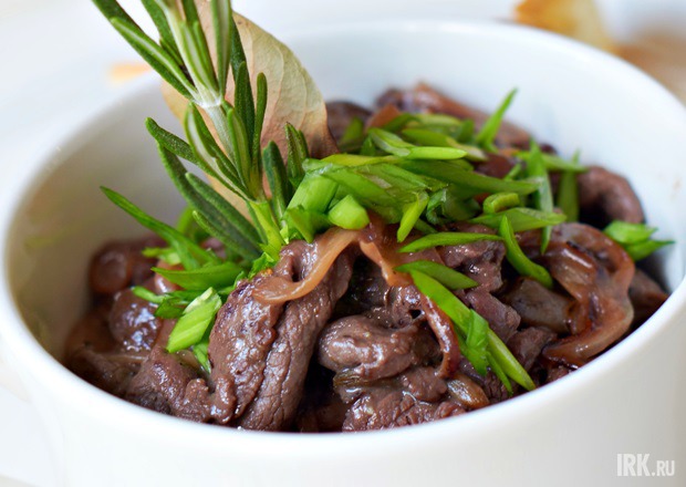 Косуля жареная с опятами, ресторан «Трапезников», фото IRK.ru