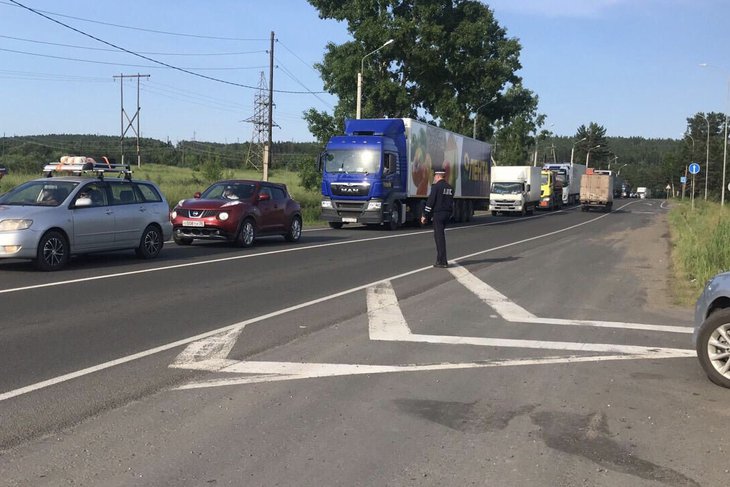 Холбооны “Сибирь” автозамын хэсэгт ачааны машины хөдөлгөөнийг хязгаарлажээ...